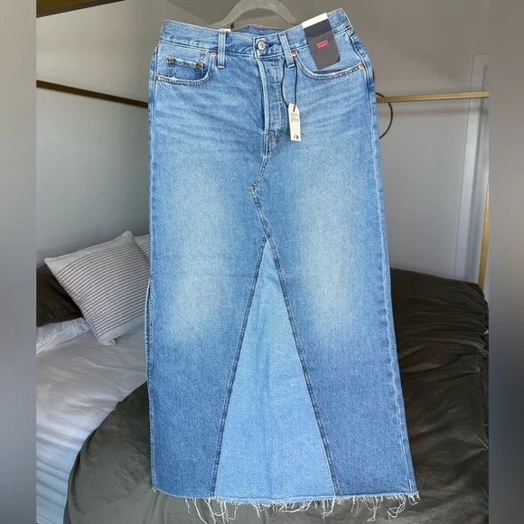 Levi’s Premium Blue Denim Skirt Size 27 Big E 100% Cotton 2 tone Side Slit NWT - Picture 1 of 8